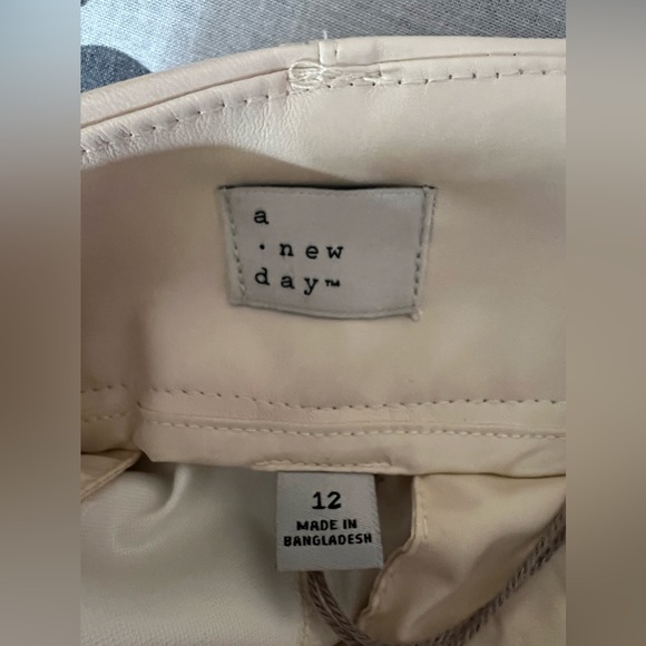 NWT A New Day Off-White/Cream High-Rise Faux Leather Ankle Pants - Picture 5 of 7